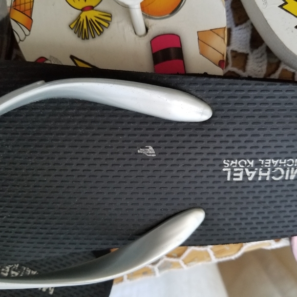 Designers Bundle of flip flops - Picture 4 of 9